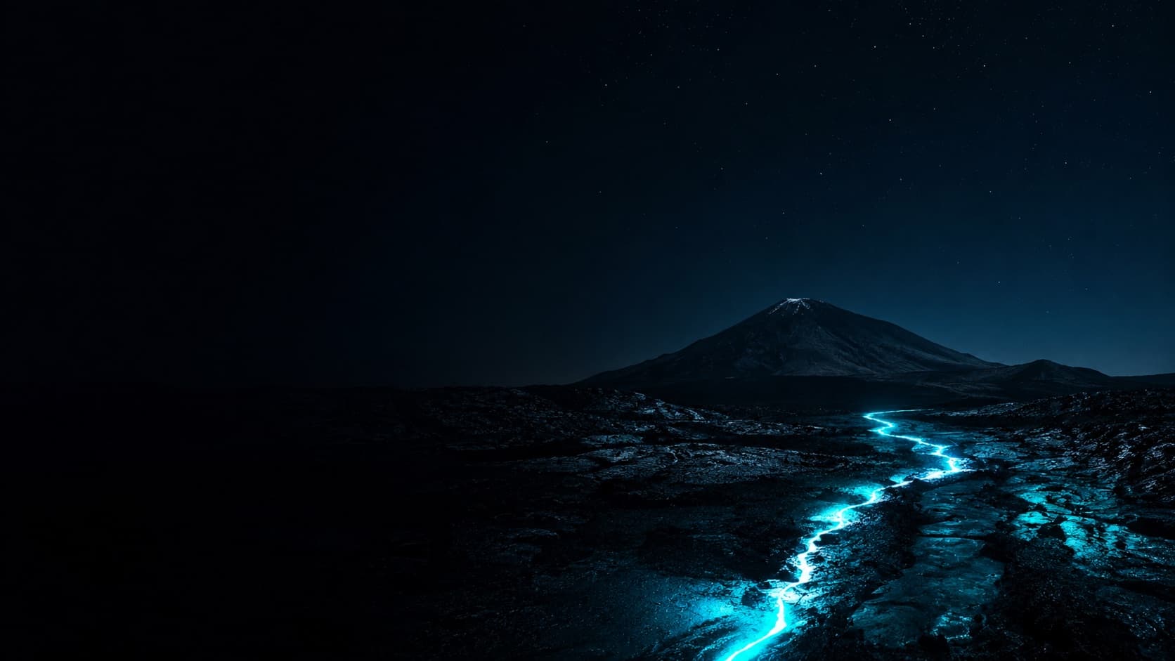Campo de lava con un río de luz cian bajo el cielo estrellado